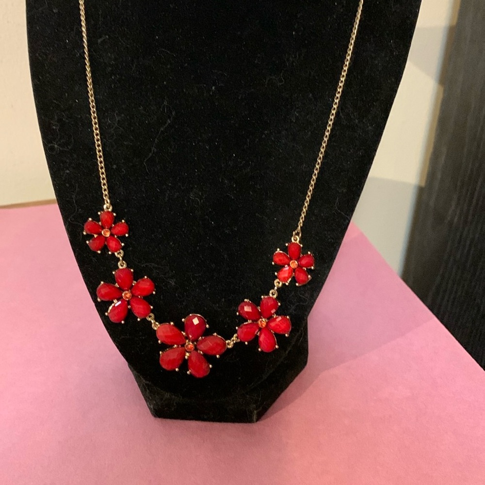 Beautiful Claire’s necklace floral*